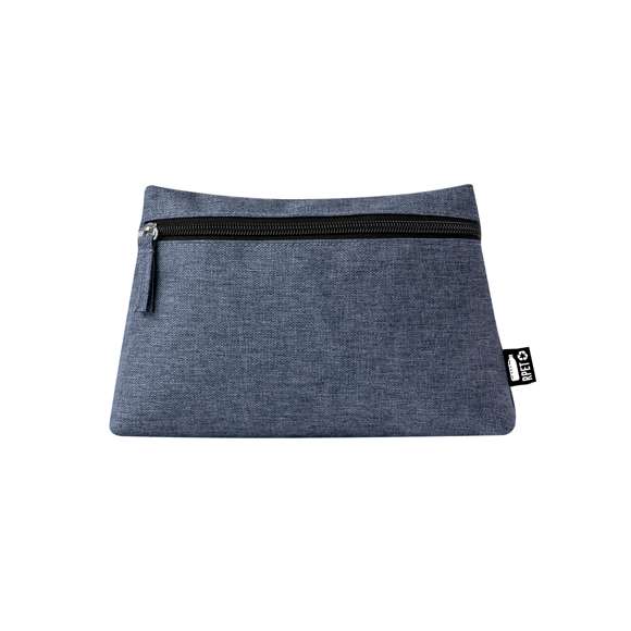 Neceser multiusos en resistente 600D RPET. Con cierre de cremallera y tirador a juego de la tela. Disponible en variada gama de colores, con logotipo RPET en etiqueta exterior.El material RPET se elabora a partir de plástico reciclado, para así fomentar la reutilización de residuos plásticos y ayudar a la sostenibilidad del planeta.