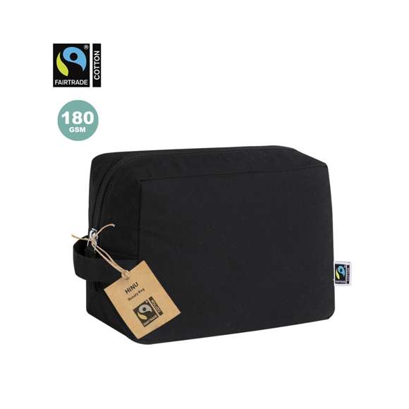 Neceser de línea nature, fabricado en algodón 100%. Compartimento principal con cierre de cremallera y tirador a juego, en elegante tono negro. Incluida etiqueta Fairtrade y etiqueta con logotipo en cartón reciclado.Con certificación Fairtrade (Comercio Justo), un sistema comercial solidario y alternativo al convencional que persigue el desarrollo de los pueblos y la lucha contra la pobreza.