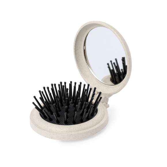 Cepillo plegable con espejo fabricado en caña de trigo. Práctico peine con suaves cerdas compactas que se pueden plegar, con espejo en el interior de la tapa. Presentado en una bolsa individual de papel kraft. La caña de trigo fomenta la utilización de materias primas naturales, reduciendo así las emisiones contaminantes.