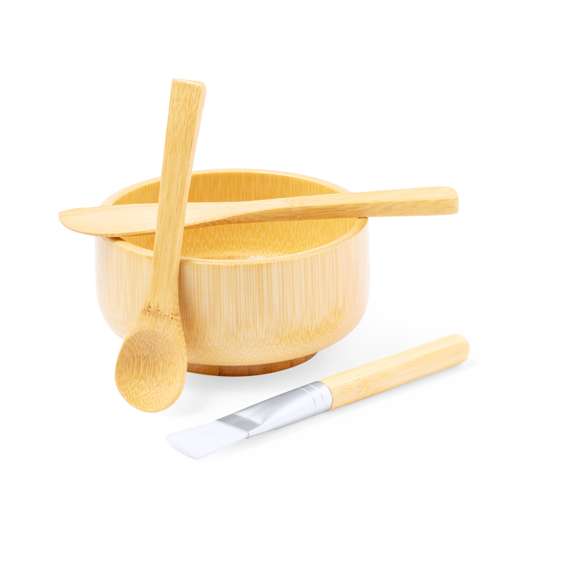Completo set de mascarilla fabricado en bambú, ideal para una correcta aplicación de la mascarilla facial . Compuesto por 4 piezas: cuenco de elegante diseño, cuchara, paleta y brocha de suaves cerdas. Fácil de limpiar y presentado individualmente en caja de diseño kraft.