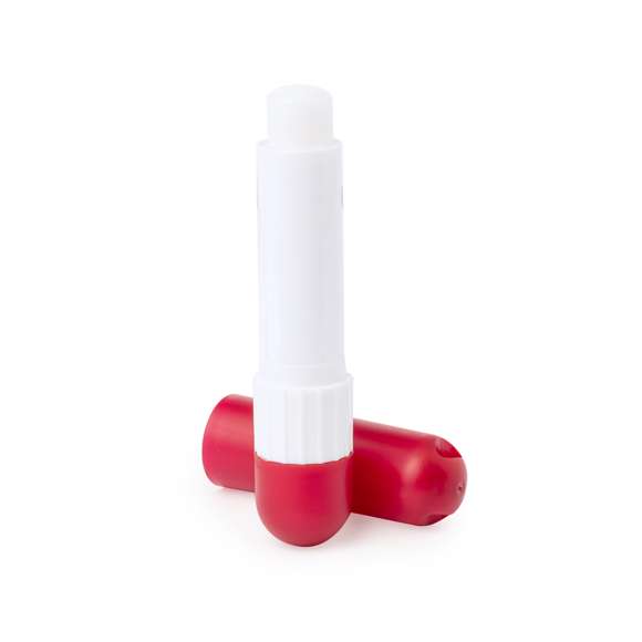 Set de bálsamo labial y protector solar. Práctico complemento con doble función y cómodo de transportar por su tamaño. Un extremo con bálsamo labial SPF15 y el otro extremo con protector solar SPF30 de agradable aroma a vainilla. Dermatológicamente testado y disponible en variada gama de colores. Presentado individualmente en una bolsa reciclada.
