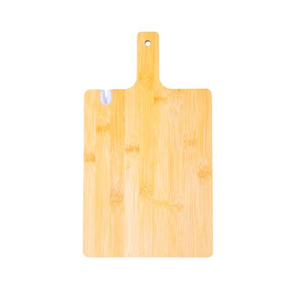 Tabla afilador fabricada en bambú de suave y resistente acabado. Con práctico afilador de cuchillo en el borde para obtener un corte siempre preciso y mango para un fácil manejo. Presentada individualmente en caja de diseño kraft. Materiales como el bambú fomentan la utilización de materias primas naturales, reduciendo las emisiones contaminantes. Proviene de una planta de gran resistencia y versatilidad, con crecimiento y regeneración rápidos, siendo una excelente alternativa al uso de madera tradicional.