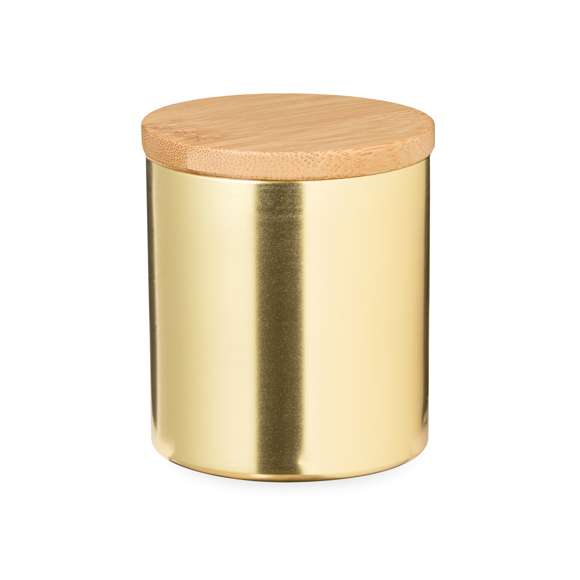 Vela aromática con perfume vainilla. Presentada en tarro de metal con tapadera fabricada en bambú. Tarro disponible en variada gama de colores de acabado metalizado. Presentada individualmente en caja de diseño kraft.Materiales como el bambú fomentan la utilización de materias primas naturales, reduciendo las emisiones contaminantes. Proviene de una planta de gran resistencia y versatilidad, con crecimiento y regeneración rápidos, siendo una excelente alternativa al uso de madera tradicional.