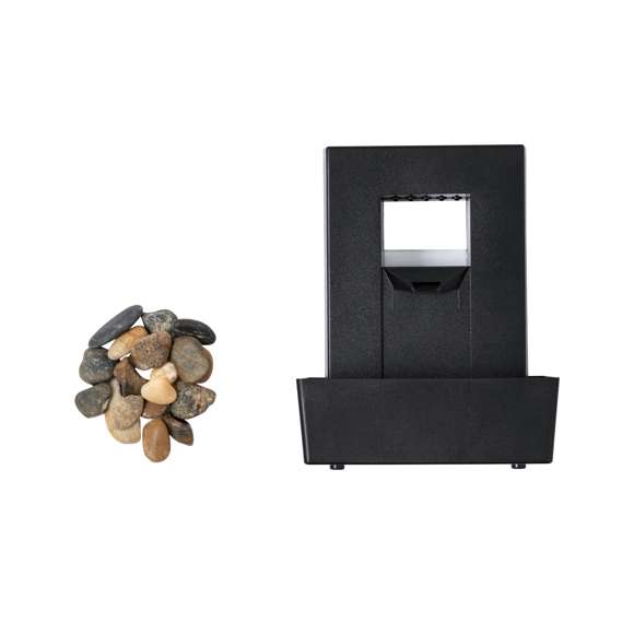 Fuente portátil de agua infinita con luces LED. Cascada de agua sobre piedras naturales, ideal para decoración o momentos de relajación. Incluye un depósito para el agua y una estructura iluminada por LEDs de tonos naturales, a través de la que fluye el agua. Alimentada por 3 pilas AA (no incluidas). Presentada en caja de diseño kraft.