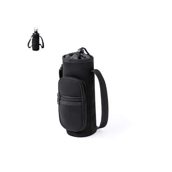 Portabidones de hasta 1,5L, fabricada en soft shell. Con cierre de cordón y se lleva cómodamente con la cinta para el hombro ajustable. Con bolsillos frontales de cremallera. Presentado individualmente en bolsa reciclada.