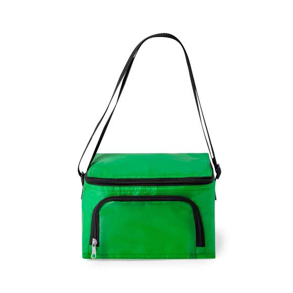 Nevera resistente con cierre de cremallera y amplio bolsillo frontal y cinta bandolera ajustable. Disponible en variada gama de colores, con detalles y accesorios en color negro. Presentado en bolsa individual reciclado.