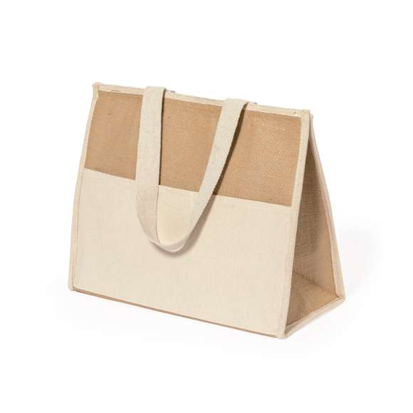 Bolsa nevera confeccionada en combinación de algodón y yute laminado, con interior isotermico de aluminio. Con cierre de velcro, amplio bolsillo frontal y asas de algodón con refuerzo. Disponible en color natural y presentada en bolsa individual.