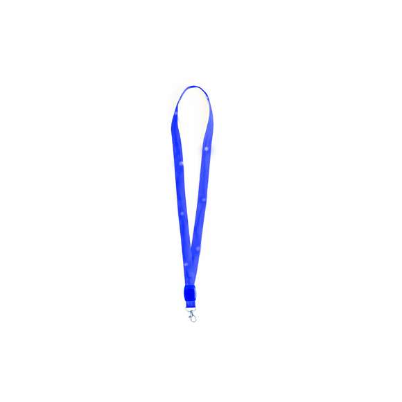 Original lanyard con luces LEDs. Divertido cordón para cuello que contiene en su interior 8 LEDs alimentadas por pilas de botón (incluidas), con su discreto interruptor se puede poner en tres posiciones (luz fija, luz intermitente rápida o lenta). Disponible en varios colores. Con práctico gancho giratorio.