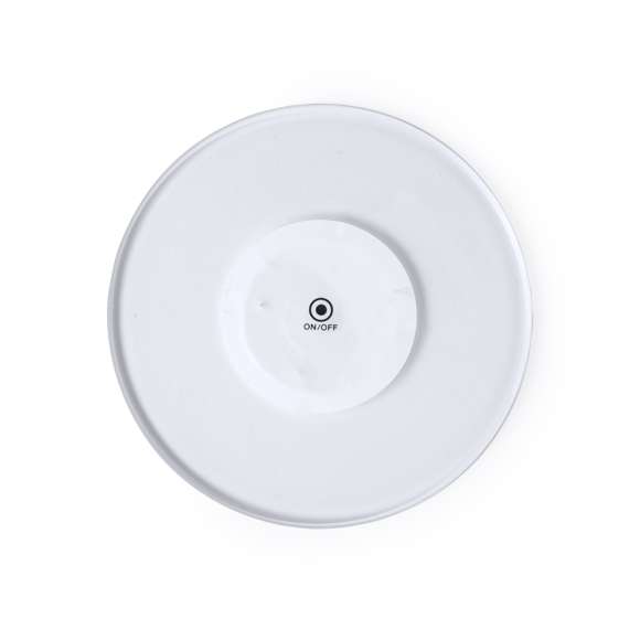 Original posavasos con 6 LEDs para iluminar las bebidas. Con botón en la base y 3 posiciones de iluminación (luz fija y luz intermitente rápida o lenta) . Se fija a la base de cualquier bebida con cinta autoadhesiva y está alimentado por dos pilas de botón (incluidas).