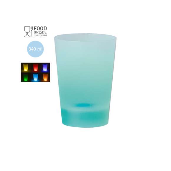 Original vaso iluminado por luces LEDs, de 340 ml de capacidad fabricado en PS. Con pila de botón incluida para iluminar cualquier bebida deseada, animando cualquier evento. Se activa desde el botón que tiene en la base poder poner diversos colores. Presentado en una caja de diseño kraft.