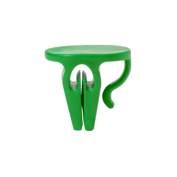 Práctica pinza portavasos fabricada en resistente ABS. Fácil de usar y adaptable a cualquier vaso. Con una superficie plana especial para personalización. Disponible en una variada gama de colores.