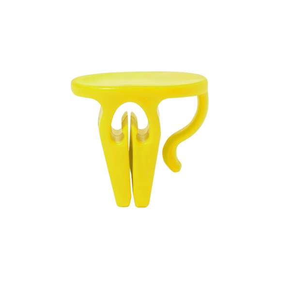 Práctica pinza portavasos fabricada en resistente ABS. Fácil de usar y adaptable a cualquier vaso. Con una superficie plana especial para personalización. Disponible en una variada gama de colores.