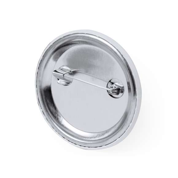 Excelente pin de color blanco. Accesorio versátil para la estampación de multitud de diseños gracias a su base blanca, adaptable a cualquier tejido gracias a su imperdible situado en la parte posterior.