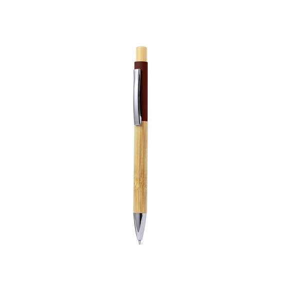 Elegante bolígrafo fabricado en bambú. Cuerpo en resistente aluminio de acabado goma y empuñadura en bambú, con la caña en una amplia gama de distintivos colores. Clip metálico, con mecanismo pulsador y en tinta azul. Presentado en bolsa individual reciclada.Materiales como el bambú fomentan la utilización de materias primas naturales, reduciendo las emisiones contaminantes. Proviene de una planta de gran resistencia y versatilidad, con crecimiento y regeneración rápidos, siendo una excelente alternativa al uso de madera tradicional.