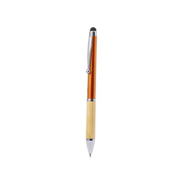 Elegante bolígrafo puntero de bambú y ABS. Cuerpo en acabado brillante y empuñadura en bambú con puntero en la parte superior en negro, con la caña en una amplia gama de distintivos colores metálicos. Clip metálico, con mecanismo giratorio y en tinta azul. Presentado en bolsa individual reciclada.Materiales como el bambú fomentan la utilización de materias primas naturales, reduciendo las emisiones contaminantes. Proviene de una planta de gran resistencia y versatilidad, con crecimiento y regeneración rápidos, siendo una excelente alternativa al uso de madera tradicional.