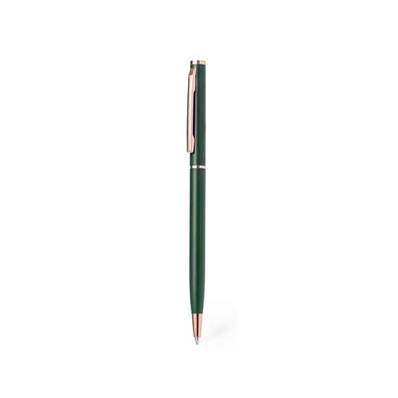 Excelente bolígrafo de aluminio con mecanismo giratorio. Cuerpo en resistente aluminio de acabado mate con elementos decorativos de elegante acabado color cobre, con la caña en una amplia gama de distintivos colores. Clip metálico y de tinta azul. Presentado en una bolsa individual reciclada.