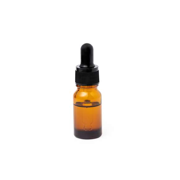 Difusor aromático natural. Utilizando la inducción natural permite la difusión del aroma, aplicando unas gotas sobre las piedras de cristal. Incluye 10 piedras de cristal, un cuenco y 10 ml de aceite aromático con fragancia a lavanda. Presentado en caja de diseño kraft.