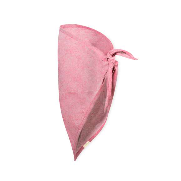 Pañoleta tamaño extra de diseño tirangular fabricada en algodón reciclado. Confeccionada en vivos y variados colores, con etiqueta distintiva. Pespuntes de refuerzo en los laterales.