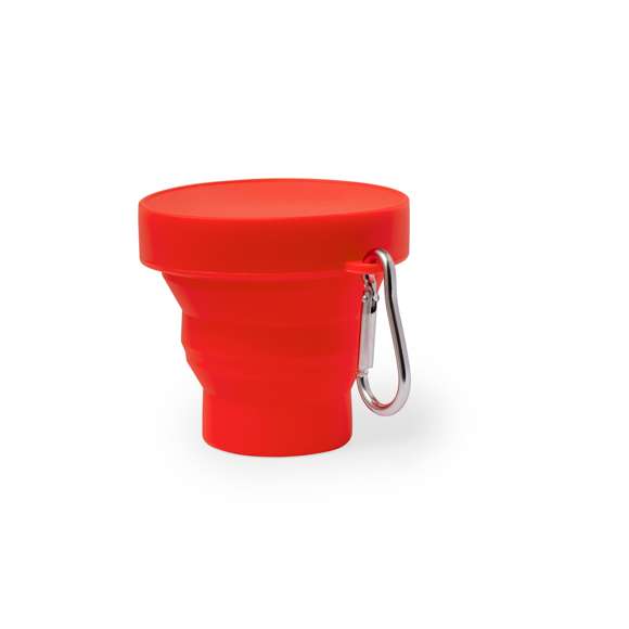 Vaso plegable de 160 ml de capacidad. Fabricado en silicona de alta calidad con tapón a juego. Con cuerpo flexible de acabado mate, este vaso puede ser plegado para un cómodo y sencillo almacenamiento. Incluye mosquetón metálico para fácil transporte. Libre de BPA. Disponible en variada gama de colores. Presentado en caja diseño kraft.