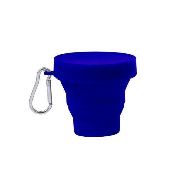 Vaso plegable de 160 ml de capacidad. Fabricado en silicona de alta calidad con tapón a juego. Con cuerpo flexible de acabado mate, este vaso puede ser plegado para un cómodo y sencillo almacenamiento. Incluye mosquetón metálico para fácil transporte. Libre de BPA. Disponible en variada gama de colores. Presentado en caja diseño kraft.
