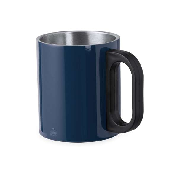 Original taza de Acero Inox Reciclado, con doble pared y 300 ml de capacidad. Cómoda asa en resistente PP, con logotipo Acero Inox Reciclado y disponible en varios colores. Presentada en caja individual de diseño kraft y en bolsa reciclada.El acero es uno de los materiales más demandados y que puede encontrarse casi en todas partes, desde productos de uso diario a grandes construcciones. Con innumerables propiedades, entre las que cabe destacar la durabilidad y su alto grado de reutilización, convirtiéndolo en una alternativa muy valorada en soluciones de sostenibilidad. Debidamente tratado, permite obtener nuevos recursos de infinita utilización.