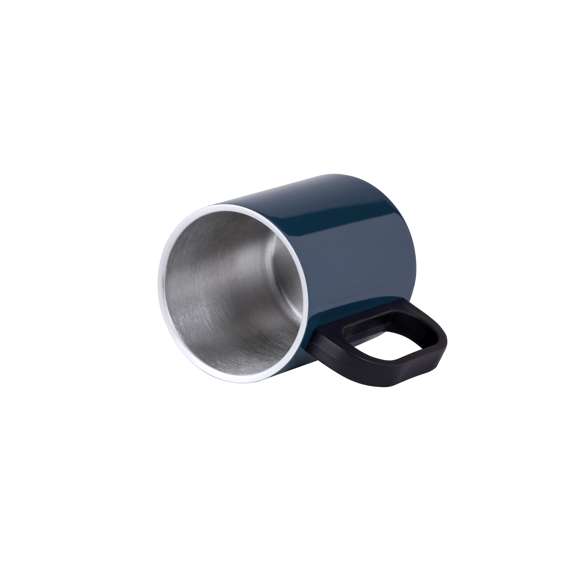 Original taza de Acero Inox Reciclado, con doble pared y 300 ml de capacidad. Cómoda asa en resistente PP, con logotipo Acero Inox Reciclado y disponible en varios colores. Presentada en caja individual de diseño kraft y en bolsa reciclada.El acero es uno de los materiales más demandados y que puede encontrarse casi en todas partes, desde productos de uso diario a grandes construcciones. Con innumerables propiedades, entre las que cabe destacar la durabilidad y su alto grado de reutilización, convirtiéndolo en una alternativa muy valorada en soluciones de sostenibilidad. Debidamente tratado, permite obtener nuevos recursos de infinita utilización.