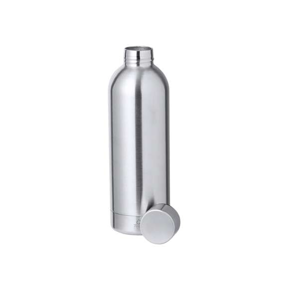 Bidón térmico de doble capa en Acero Inox Reciclado de 500 ml de capacidad. Cierre de rosca para un sellado óptimo y con logotipo Acero Inox Reciclado. Presentado en atractiva caja de diseño kraft.El acero es uno de los materiales más demandados y que puede encontrarse casi en todas partes, desde productos de uso diario a grandes construcciones. Con innumerables propiedades, entre las que cabe destacar la durabilidad y su alto grado de reutilización, convirtiéndolo en una alternativa muy valorada en soluciones de sostenibilidad. Debidamente tratado, permite obtener nuevos recursos de infinita utilización.