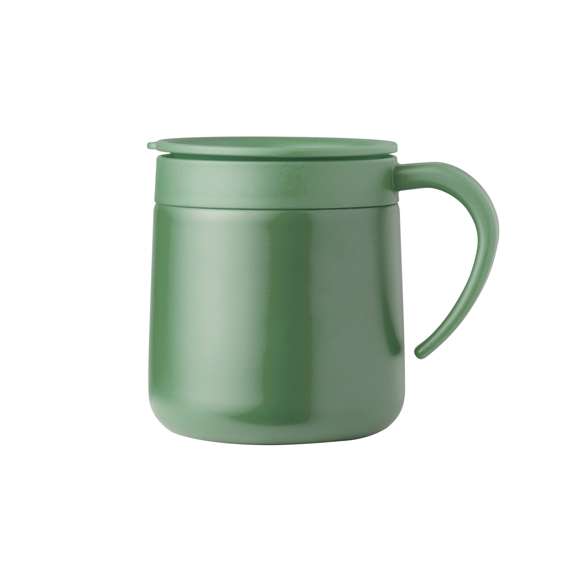 Taza térmica de sobremesa fabricada en acero inox de doble pared con aislamiento y 330 ml de capacidad. Incluye tapa a presión con dosificador abrefácil y base antideslizante. Disponible en variada gama de colores mate. Presentada en atractiva caja de diseño kraft.