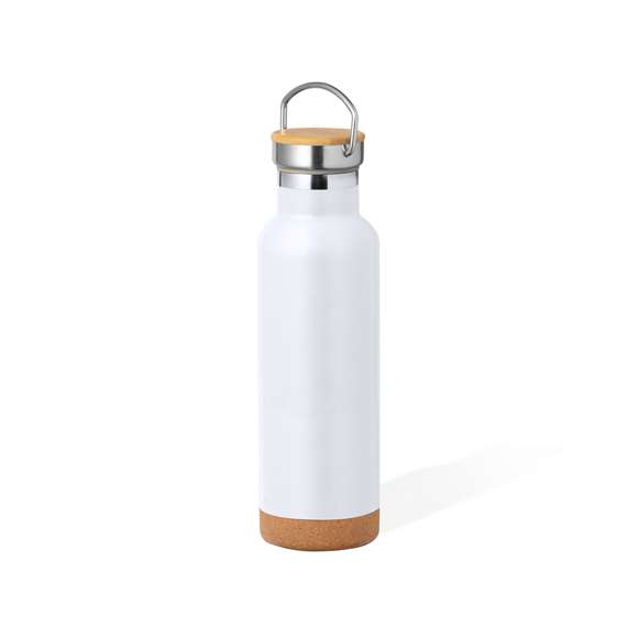 Bidón térmico de 650 ml de capacidad, fabricado en acero inox de doble pared. Incluye original tapón a rosca en acero inox, con detalle de bambú y asa integrada, y con original base de corcho. Disponible en variada gama de colores y presentado en caja individual de diseño kraft.