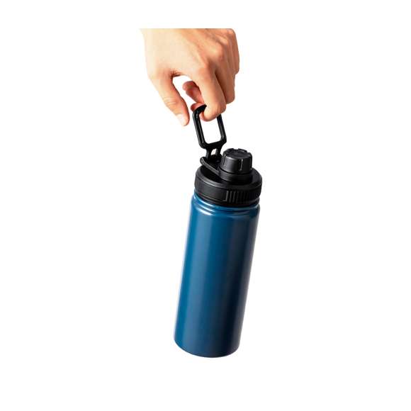 Bidón térmico de acero inox, con doble pared y 550 ml de capacidad. Incluye tapa de cierre a rosca para un óptimo sellado, con dosificador y asa para transporte ajustable. Disponible en variada gama de colores y presentado en atractiva caja de diseño kraft.