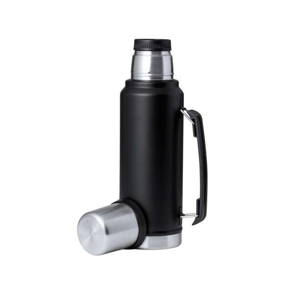 Termo de acero inox de 1L de capacidad. Combinación de color negro con acero pulido de elegante acabado, de cierre de rosca con tapón en forma de vaso de 200 ml y asa en el lateral para un fácil transporte. Presentado en caja de diseño kraft.