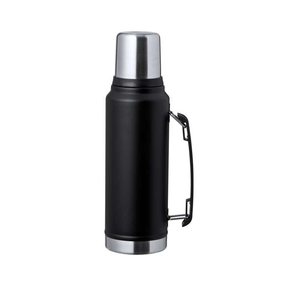 Termo de acero inox de 1L de capacidad. Combinación de color negro con acero pulido de elegante acabado, de cierre de rosca con tapón en forma de vaso de 200 ml y asa en el lateral para un fácil transporte. Presentado en caja de diseño kraft.