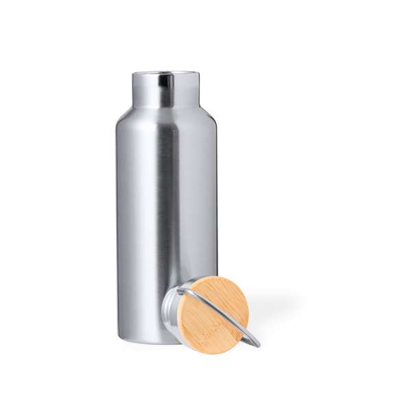 Práctico set de bidón y vasos térmicos en acero inox. Incluye bidón térmico de 500 ml de capacidad fabricado en acero inox con detalle superior de bambú y asa. Además, contiene 2 vasos de 300 ml de capacidad cada uno fabricados acero inox y tapaderas fabricadas bambú con cierre de presión. Presentado en una caja troquelada de diseño kraft.