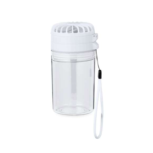Práctico bidón con ventilador, fabricado en Tritan y de 350 ml de capacidad. Libre de BPA, con tapadera hermética de rosca que incluye un ventilador regulable en 3 niveles de intensidad y posición. Con batería de 1200 mAh y una tapadera extra para poder usar por separado. Incluye cordón para transportarlo fácilmente y viene presentado individualmente en caja kraft.