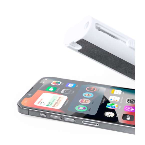 Completo set de limpieza de 6 funciones, especialmente diseñado para el cuidado y mantenimiento de los gadgets tecnológicos. Todos los accesorios se alojan en el interior de la carcasa y se están listos para usar deslizando el botón correspondiente a cada uno de ellos. Incluye depósito interior rellenable con pulverizador, zona limpia pantallas, punta metálica, bastón limpiador, cepillos de diferentes formas y accesorio para extraer teclas. Fabricado en resistente ABS, con elegante diseño en color blanco y presentado individualmente en caja de diseño kraft.