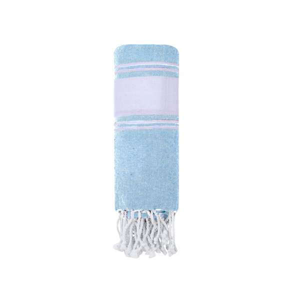 Suave pareo toalla en 100% algodón reciclado de 180g/m2. Disponible en variada gama de colores en tono bicolor. Logotipo en etiqueta lateral. Presentado individualmente en bolsa.