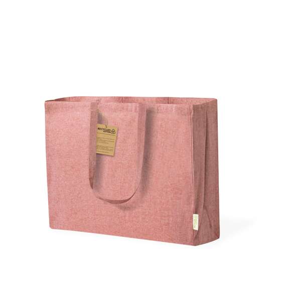 Bolsa fabricada en algodón reciclado de alto gramaje 220g/m2. De acabado cosido y con asas largas reforzadas. Con fuelle y disponible variados colores. Logotipo algodón reciclado en etiqueta exterior. Resistencia hasta 9 kg de peso.