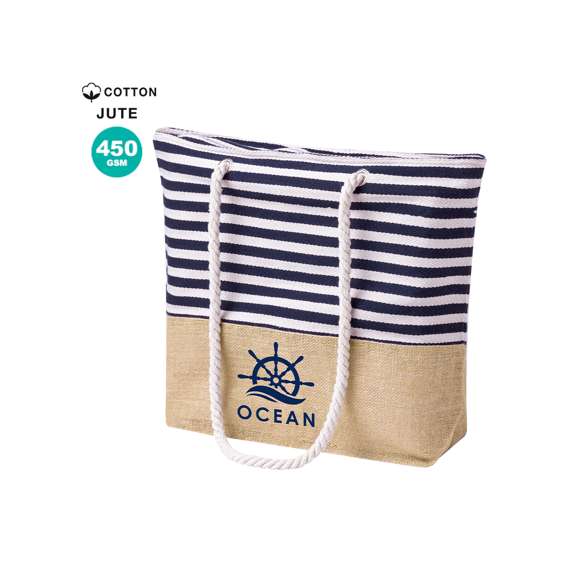 Bolsa fabricada en resistente algodón de 450g/m2 y base de yute. De acabado cosido, cierre de cremallera, con distinguido diseño a rayas blancas y azules. Asas largas hechas en algodón de color blanco en forma de cuerda reforzadas con argollas. Resistencia hasta 13kg de peso.