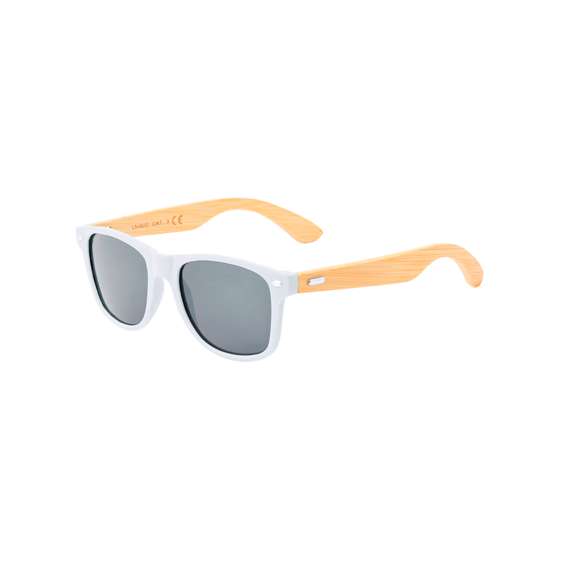 Gafas de sol fabricadas en bambú con protección UV400. Montura de colores en resistente material PC y patillas en bambú. Lentes AC (acetato de celulosa) de acabado espejo, disponibles en variada gama de colores en combinación con la montura. Presentada en atractiva bolsa de papel diseño kraft.Materiales como el bambú fomentan la utilización de materias primas naturales, reduciendo las emisiones contaminantes. Proviene de una planta de gran resistencia y versatilidad, con crecimiento y regeneración rápidos, siendo una excelente alternativa al uso de madera tradicional.