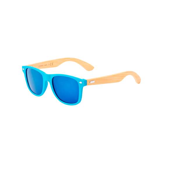 Gafas de sol fabricadas en bambú con protección UV400. Montura de colores en resistente material PC y patillas en bambú. Lentes AC (acetato de celulosa) de acabado espejo, disponibles en variada gama de colores en combinación con la montura. Presentada en atractiva bolsa de papel diseño kraft.Materiales como el bambú fomentan la utilización de materias primas naturales, reduciendo las emisiones contaminantes. Proviene de una planta de gran resistencia y versatilidad, con crecimiento y regeneración rápidos, siendo una excelente alternativa al uso de madera tradicional.