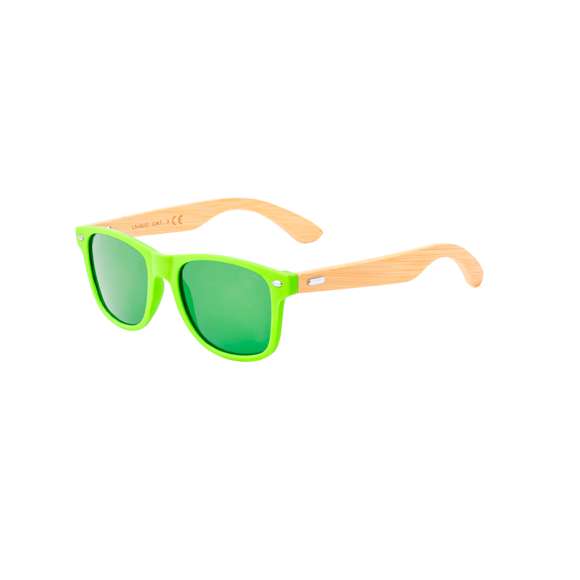 Gafas de sol fabricadas en bambú con protección UV400. Montura de colores en resistente material PC y patillas en bambú. Lentes AC (acetato de celulosa) de acabado espejo, disponibles en variada gama de colores en combinación con la montura. Presentada en atractiva bolsa de papel diseño kraft.Materiales como el bambú fomentan la utilización de materias primas naturales, reduciendo las emisiones contaminantes. Proviene de una planta de gran resistencia y versatilidad, con crecimiento y regeneración rápidos, siendo una excelente alternativa al uso de madera tradicional.
