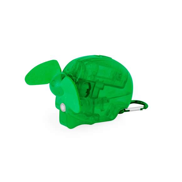 Ventilador vaporizador de 35 ml de capacidad. Presento con cuerpo translúcido y aspas de EVA. Se alimenta con 1 pilas AA (no incluidas). Disponible en colores variados, con un práctico mosquetón a juego. Presentado individualmente en caja.