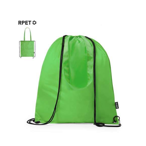 Bolsa mochila de cuerdas en resistente RPET 210T, con asas de transporte de 70 cm a juego. Las cuerdas cuentan con argollas metálicas reforzadas y logotipo RPET reciclado en etiqueta lateral. Disponible en una variada gama de colores. El material RPET se elabora a partir de plástico reciclado, para así fomentar la reutilización de residuos plásticos y ayudar a la sostenibilidad del planeta.