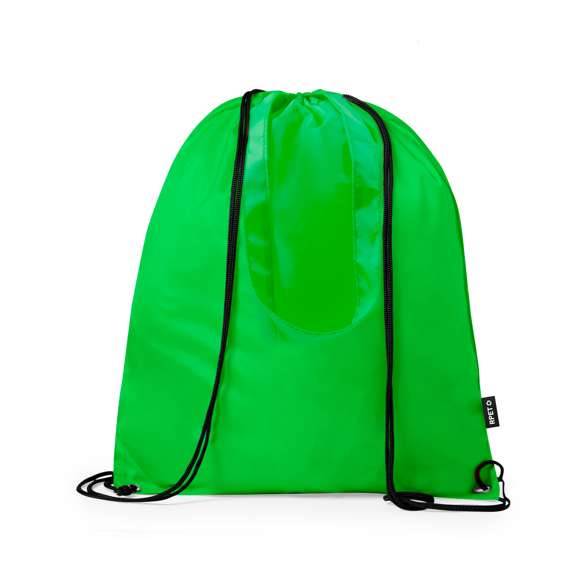 Bolsa mochila de cuerdas en resistente RPET 210T, con asas de transporte de 70 cm a juego. Las cuerdas cuentan con argollas metálicas reforzadas y logotipo RPET reciclado en etiqueta lateral. Disponible en una variada gama de colores. El material RPET se elabora a partir de plástico reciclado, para así fomentar la reutilización de residuos plásticos y ayudar a la sostenibilidad del planeta.