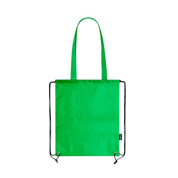 Bolsa mochila de cuerdas en resistente RPET 210T, con asas de transporte de 70 cm a juego. Las cuerdas cuentan con argollas metálicas reforzadas y logotipo RPET reciclado en etiqueta lateral. Disponible en una variada gama de colores. El material RPET se elabora a partir de plástico reciclado, para así fomentar la reutilización de residuos plásticos y ayudar a la sostenibilidad del planeta.