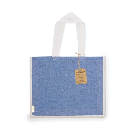 Bolsa en material 100% algodón reciclado de 140 g/m2 en combinación con el yute. Asas largas de 70cm con refuerzo, de acabado cosido y fuelle de yute. Logotipo en etiqueta lateral y resistencia hasta 8 kg de peso. Disponible en variada gama de colores nature con base de color natural.