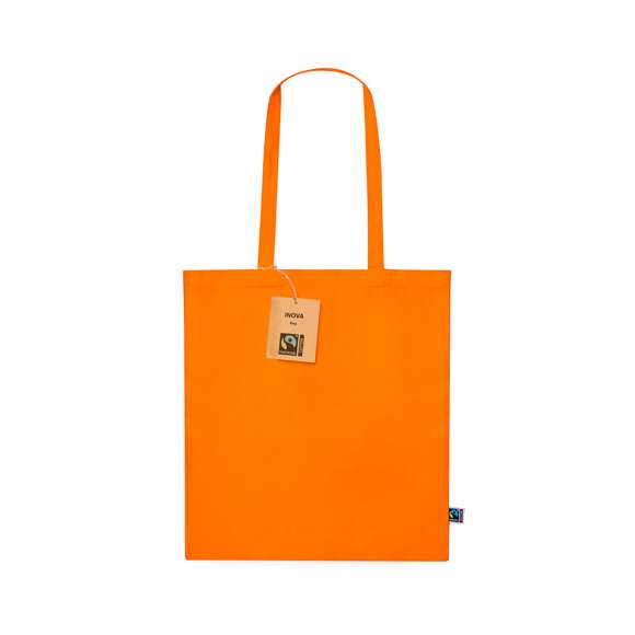 Bolsa de línea nature, fabricada en 100% algodón de 180g/m2. Con certificación Fairtrade (Comercio Justo) un sistema comercial solidario y alternativo al convencional que persigue el desarrollo de los pueblos y la lucha contra la pobreza. De acabado cosido, con asas largas de 70cm y resistencia hasta 6kg de peso. Disponible en diferentes y alegres colores. Incluida etiqueta Fairtrade y etiqueta con logotipo en cartón reciclado.