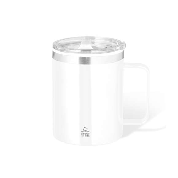 Taza térmica de sobremesa fabricada en acero inox reciclado, con doble pared y aislamiento de 400 ml. Incluye tapa con dosificador y abrefácil. Disponible en variada gama de colores metalizados. Con logotipo Acero Inox Reciclado. Presentada en atractiva caja de diseño kraft.El acero es uno de los materiales más demandados y que puede encontrarse casi en todas partes, desde productos de uso diario a grandes construcciones. Con innumerables propiedades, entre las que cabe destacar la durabilidad y su alto grado de reutilización, convirtiéndolo en una alternativa muy valorada en soluciones de sostenibilidad. Debidamente tratado, permite obtener nuevos recursos de infinita utilización.