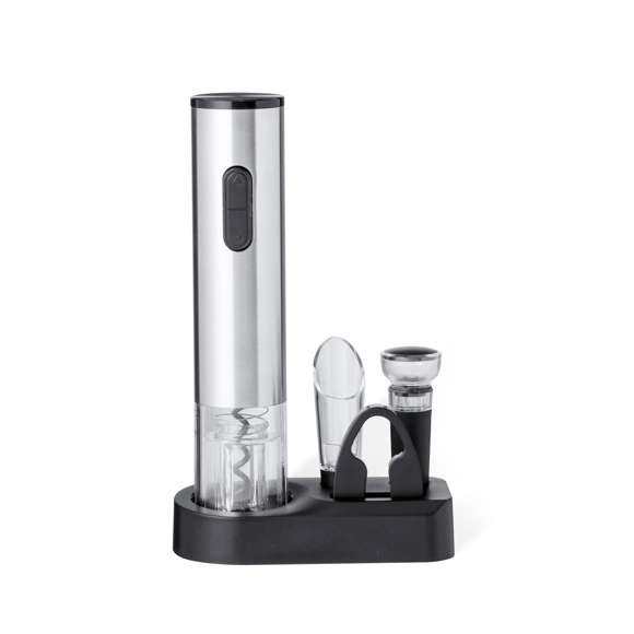Práctico set de vinos con 4 accesorios. Contiene un sacacorchos eléctrico alimentado por 4 pilas AAA (no incluidas), decantador, tapón para botellas y cortacápsulas, con mecanismo a presión. Incluye, una elegante base negra para tener los accesorios ordenados. Presentado en caja de diseño kraft.