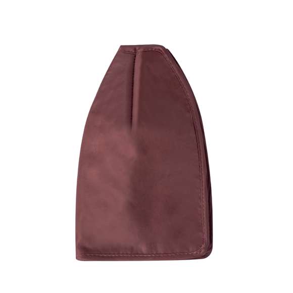 Enfriador de botellas de práctico diseño. Adaptable a cualquier tipo de botella mediante su banda elástica negra que va desde la parte superior a la inferior. Es perfecto para meter en el congelador y mantener la temperatura de la botella durante más tiempo. Disponible en variada gama de colores y presentado en una bolsa de papel reciclada.